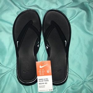 ✨NWT✨ Nike Sandals!